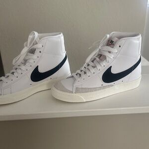 Nike White and Black High-Tops